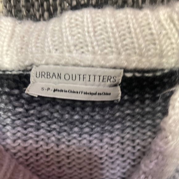 Urban Outfitters Small Petite Sweater - Picture 2 of 2